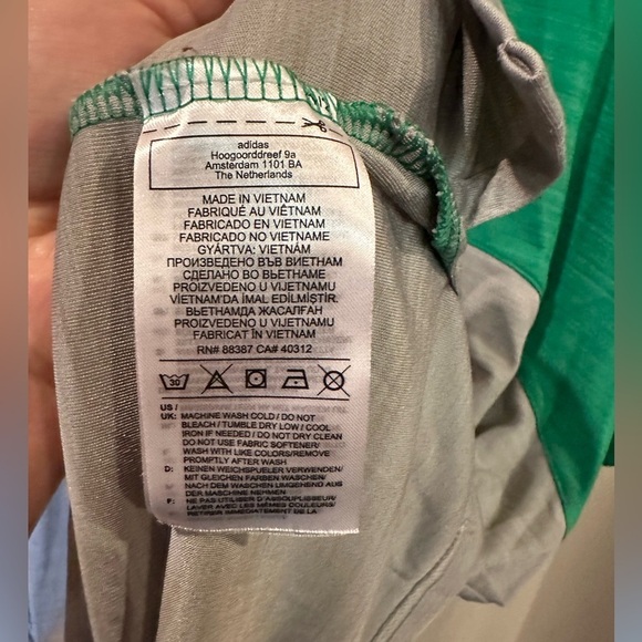 Like new condition! Adidas Performance Colorblocked Polo Size XXL - Picture 5 of 6